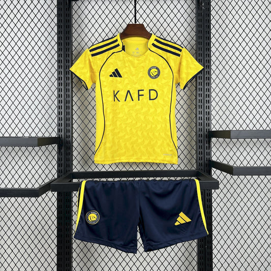 Maillot Al-Nassr FC 2026 Version Fans (ENFANTS) + Shorts — Maillot de football