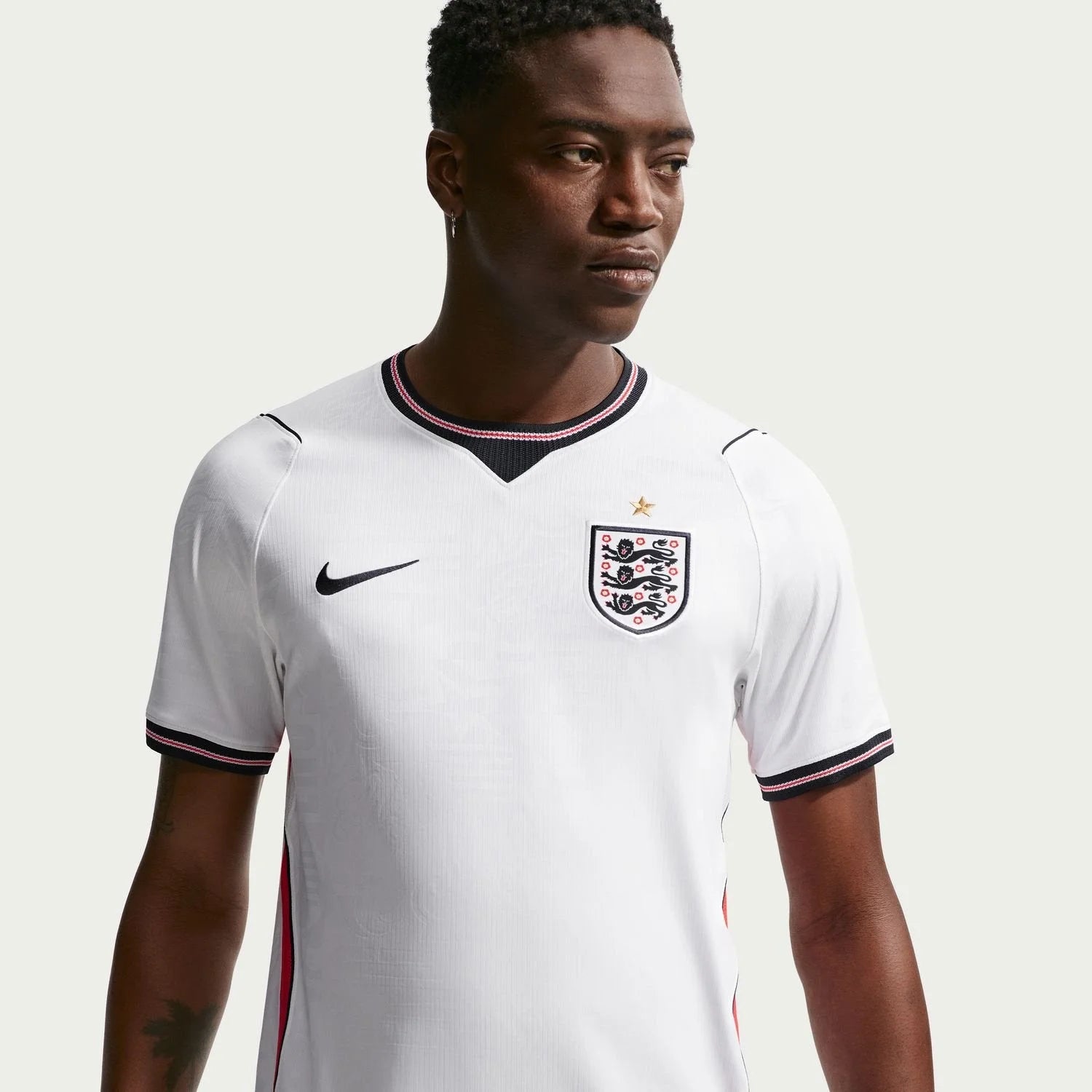 angleterre-home-2025-26-side.webp