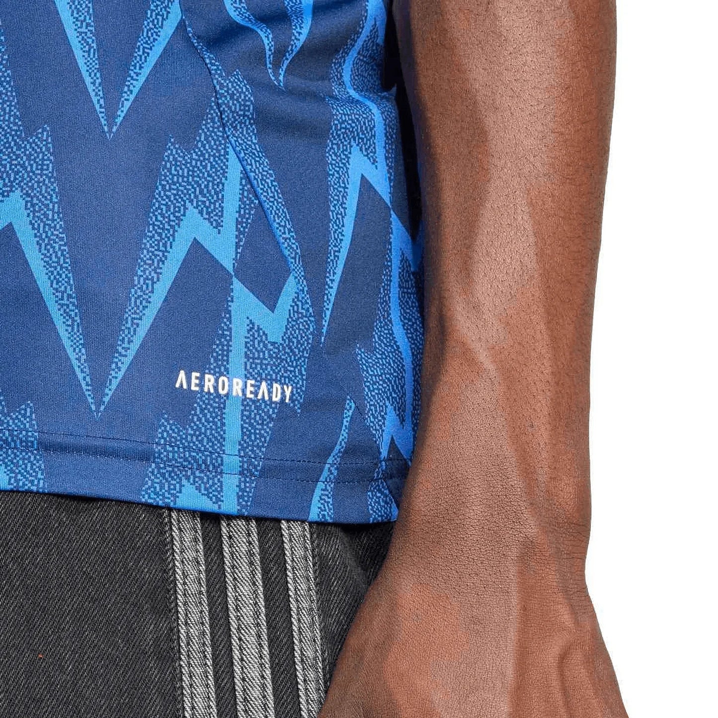 arsenal-away-2025-26-detail.webp