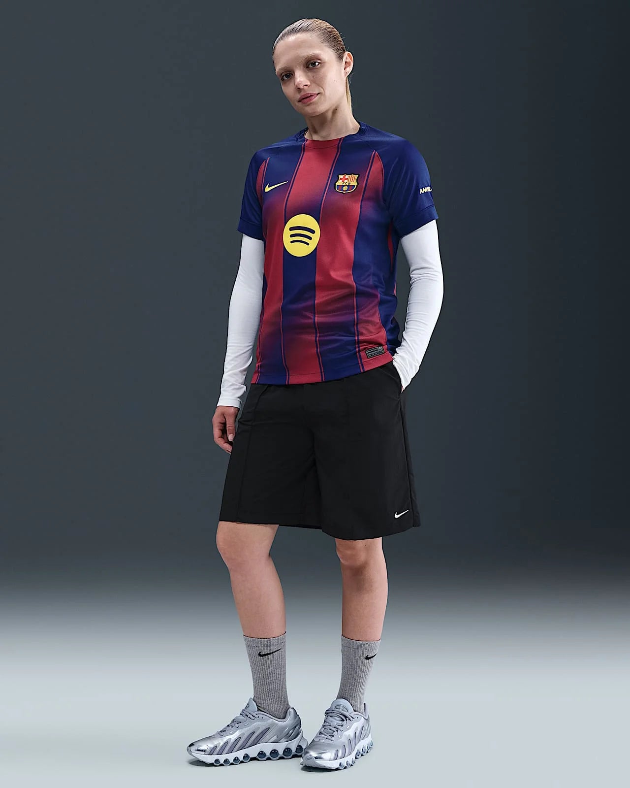 fc-barcelona-home-2025-26-side.webp