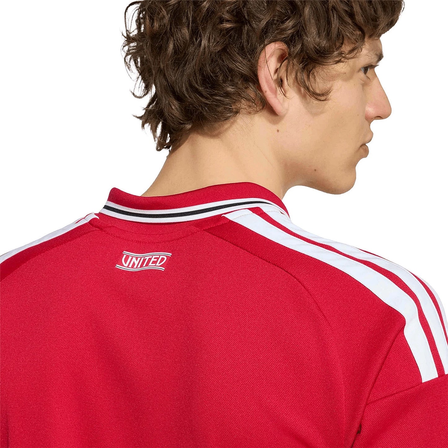 manchester-united-home-2025-26-side.webp