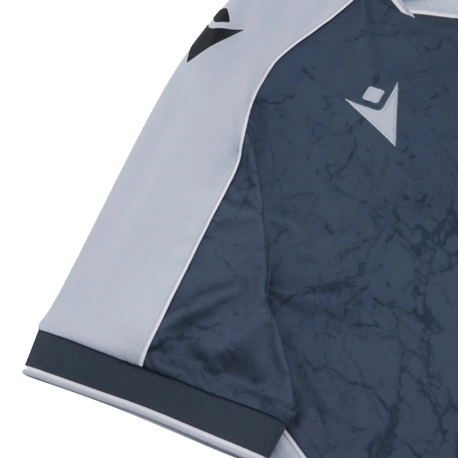 real-sociedad-away-2025-26-detail.webp