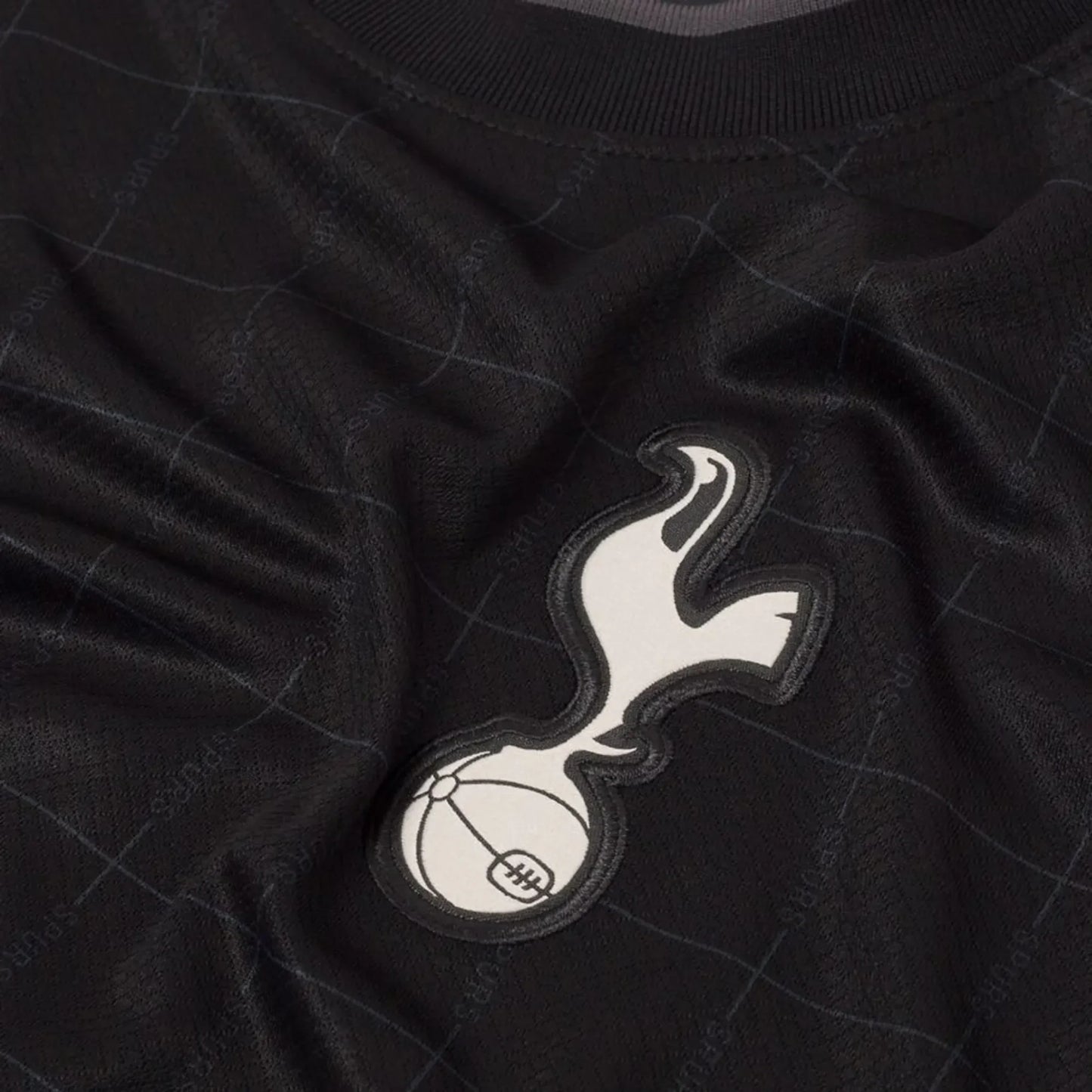 tottenham-hotspur-away-2025-26-detail.webp